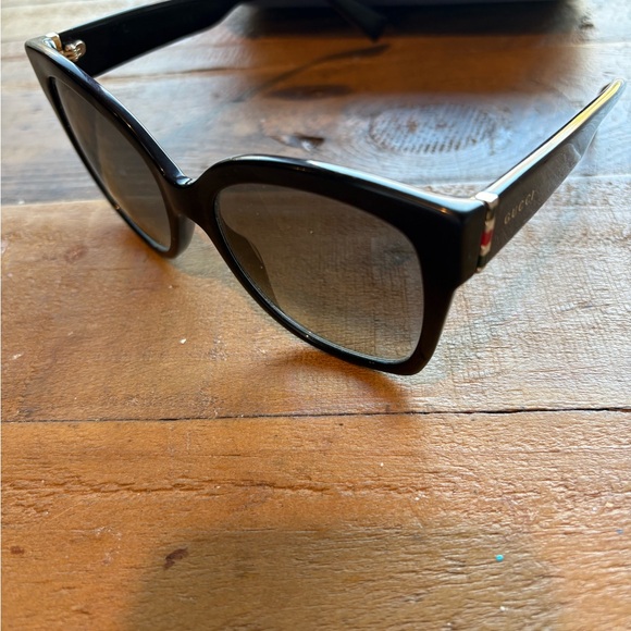 Authentic Black Gucci sunglasses - Picture 5 of 6